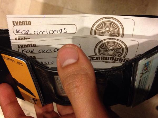 Buyoscar's tweet photo. Resaca del concierto de ayer... Querer pagar el taxi con el boleto de @karaccidents y @killaniston http://t.co/vbkaKloWcO