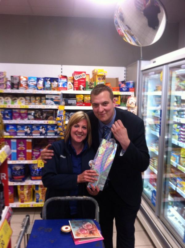 matthewkemp91's tweet image. happy birthday to Lisa, from all your colleagues at alderly edge. Enjoy the champers! @PaulGriffin18 @Lindsaytesco