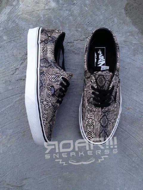 snakeskin vans size 5