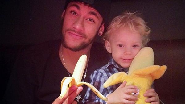 Expresa_AC's tweet photo. Neymar hace campaña contra el racismo en redes sociales #SomosTodosMa
caco #NoAlRacismo http://t.co/O9BNfz0rJW http://t.co/h9CfFEMQqI