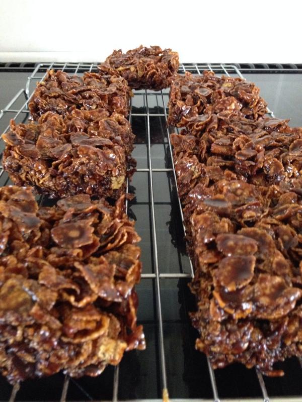 SWMixItUp's tweet photo. Cornflake cake http://t.co/NuO1TfkyGq