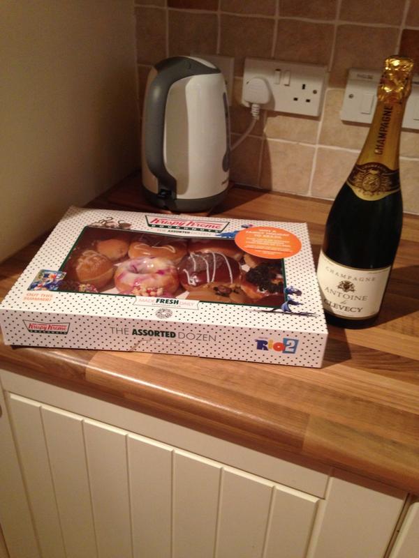 KHorne1990's tweet photo. Happy Graduation @charleeni92 xx #proud #jealousyoumetmyidol http://t.co/Xa8vVjKJLt