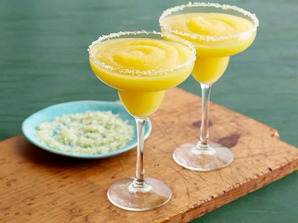 FoodNetwork's tweet photo. Happy hour, anyone? Celebrate #NationalTequilaDay with @ThePioneerWoman's Mango Margaritas: http://t.co/YReHJGXSBs. http://t.co/8MJwdF6OTM