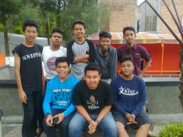 di balik muka si badut