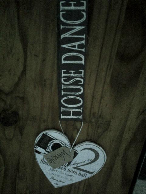 When your Huisdans/House Dance invitation arrives at the strike of midnight :D♥! #HuisVanAlleHuise #DansVanAlleDanse