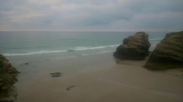 miriam_palma2's tweet photo. Después de reponer fuerzas.... Playa las catedrales @85_Salcedo @edus_58 @Norayeray @MaximoBorge http://t.co/L8Q0UI6YEc