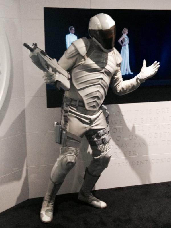 IgniteRebellion's tweet photo. Me sneaking into comic con http://t.co/cPahAamaWc