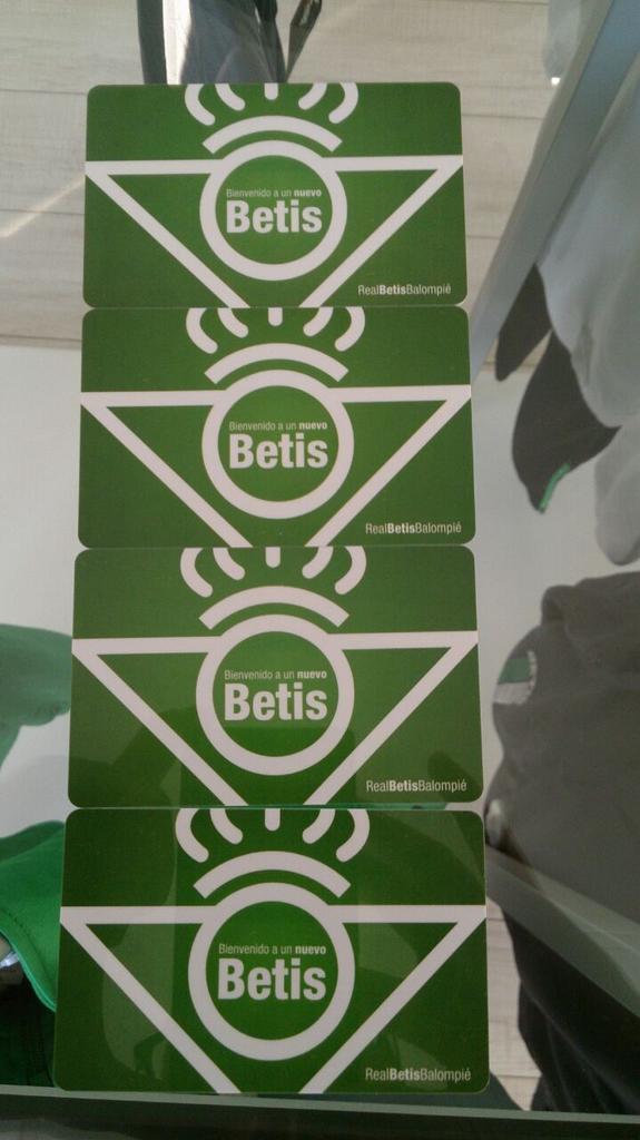 ezequielmtinez's tweet photo. Ya somos cuatro socios más @jordi1490 @Cecilia_cor_lo @villaaaaaa @ezequielmtinez  @Nuestro_Betis @betisweb http://t.co/mLF5kHF2jB