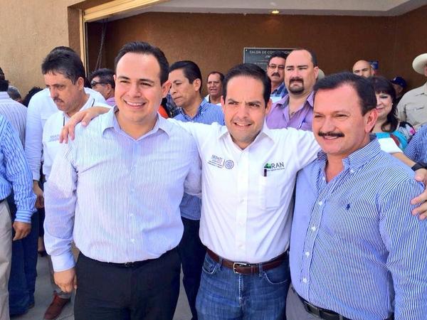 MaloroAcosta's tweet photo. Mis amigos alcaldes SLRC @LeonardoGuillen y Sonoyta @julioramirez respuestas en conjunto a sonorenses de esta zona. http://t.co/IgSYt0XSfu
