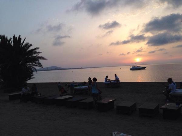 elZetaclub's tweet photo. #Atardecer Jueves Replay 24.07.2014 
#Soloseviveunavez http://t.co/6Axo3cpN34