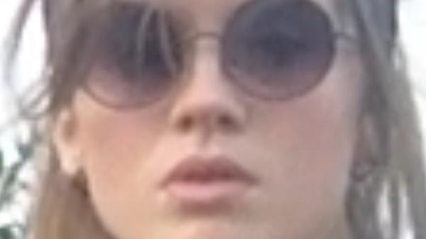 deafweekend's tweet photo. Anna when she saw 2K views on 5 months &amp; 3 days video .. http://t.co/AM18tPl0Fv