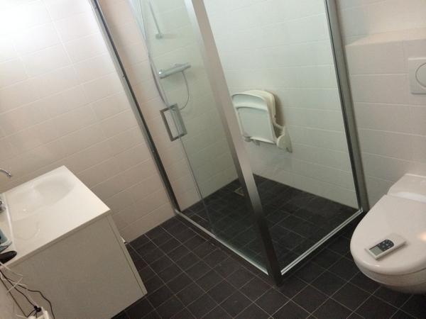 'T haet ff geduurd maar auk mien nieje badkamer is dees waek geplaats