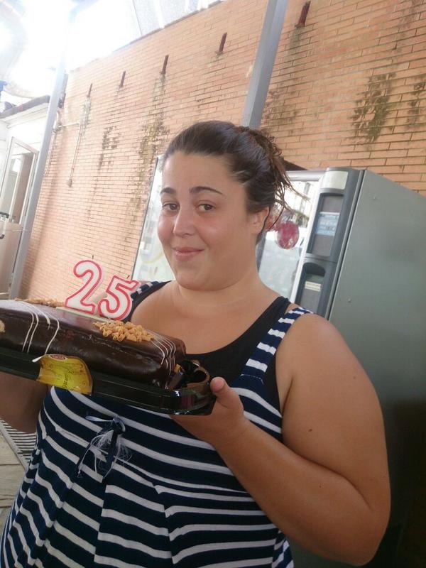 Loli_DL's tweet photo. Y esta la 2 sorpresa que me tenian guarda mis compañeras de piscina ;)GRACIAS :) http://t.co/05ruCcPqOi