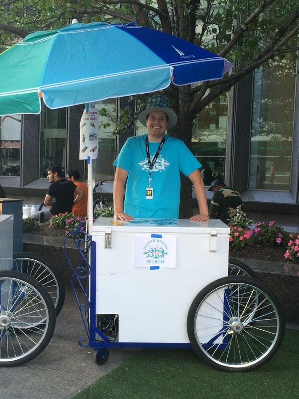KrystalSikesQL's tweet photo. Celebrating Detroit's birthday right! #icecream #DetroitBDay #ILoveMyJob http://t.co/yNtFHDK6CB
