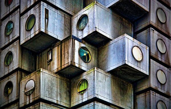 Remmid's tweet photo. #Tokyo's "#metabolist" gem, Nakagin Capsule Tower, named a top 5 bizarre @Airbnb rental

http://t.co/F3ibwQRVMA http://t.co/ei8QtEo5v5