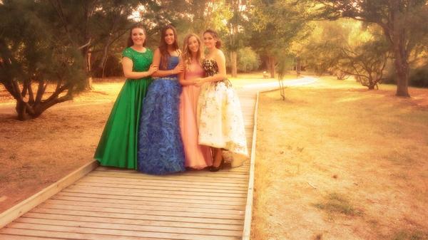 ilia_rodriguez4's tweet photo. Lo més bonico 😍 @laura_rruiz31 @marietablay @mireiatomas1 http://t.co/jyP0vySZh3