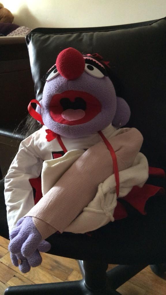 WinterDaWhatNot's tweet image. Broke my arm 😔😞