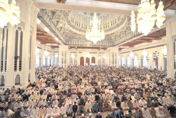 fahad_alaghbari's tweet photo. غدا الجمعة اﻷخيرة لرمضان هذا العام ، صورة لصلاة الجمعة الماضية بجامع السلطان #قابوس اﻷكبر. #عمان
نقلا عن @zaajel_news http://t.co/BUohZteZ6k