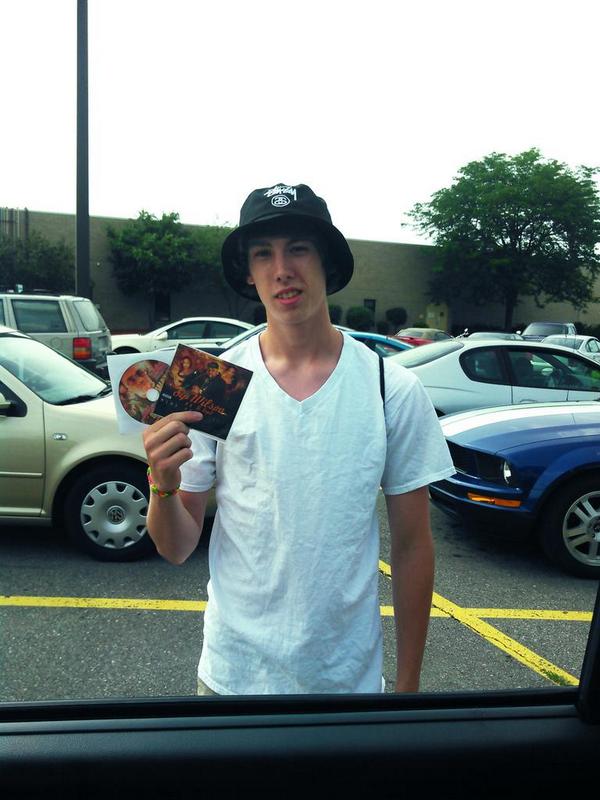 sip_wilson's tweet image. Cool dude rite here! #TheSupport #MindYoBizness