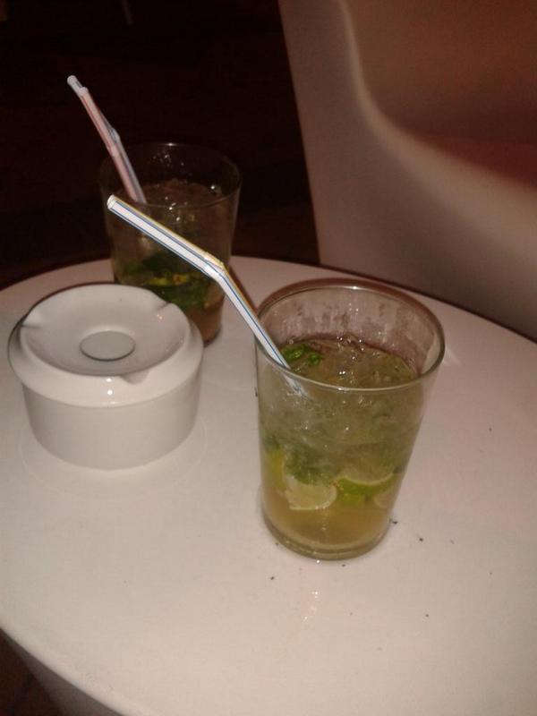 crisay_96's tweet photo. Pues tomandonos algoo por mi santoo jeje @belngonzalez6 :)) http://t.co/kfRX48vk8e