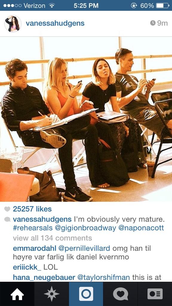 spac3witch666's tweet image. Hey @VanessaHudgens we&apos;re twinning today #soulsisters #flowypants #blackshirt #necklaces #ombre