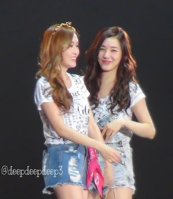 Inna Liphya F Rt Deepdeepdeep3 D 7 Tiffany Jeti Jessica Taeyeon Snsd 少女時代 During Gg 3rd Japan Tour Http T Co Cvlna8n45u