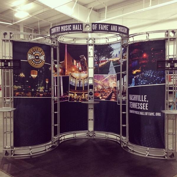 bigvisual_group's tweet photo. Who loves #Nashville and #country music? #Tradeshow booth for @countrymusichof. #signandprintpartner #wedothathere http://t.co/W0fYSbnhCs