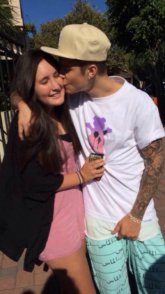 BiebsPlanet_'s tweet photo. “@theycallmejerry: Justin with fans today: July 24th, 2014 http://t.co/smyIN1SIEv” #MTVHottest Justin Bieber
