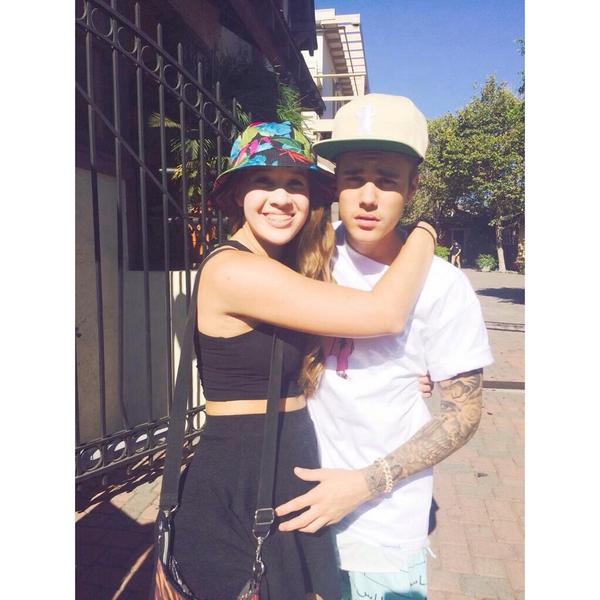BiebsPlanet_'s tweet photo. “@theycallmejerry: Justin with fans today: July 24th, 2014 http://t.co/smyIN1SIEv” #MTVHottest Justin Bieber