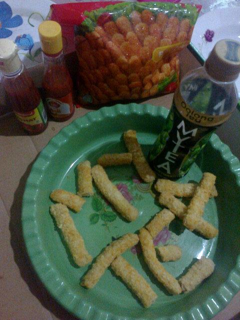BinianCerocos's tweet photo. nugget enk with MYTEA,teh Oolong yg pny mnfaat kshtn,lmakpun lwat aQpun rapopo #EnakTerus #MYTEAramadhan @MyBroSayz http://t.co/XoK1nIuCzm