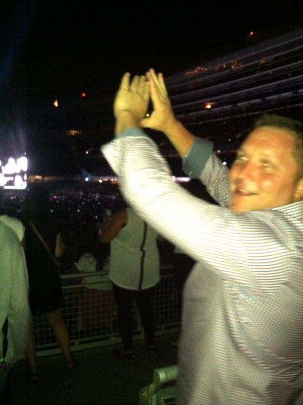 meganbowes14's tweet photo. "S" kept his shirt on @RealCody1 @jlitt21 http://t.co/X2T0wqxpgO