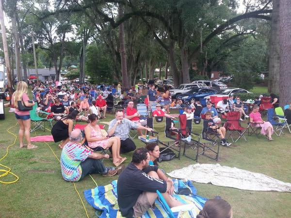GuideFrog's tweet image. Come join the crowd at Lake Ella and Food Truck Thursday #Tallahassee