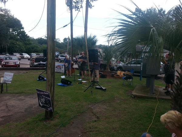 GuideFrog's tweet image. Come join the crowd at Lake Ella and Food Truck Thursday #Tallahassee