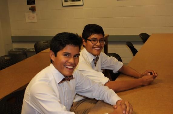 shpeatuva's tweet photo. Looking good 😂 @champagneabuelo @heyitsJV http://t.co/nopeUStvym