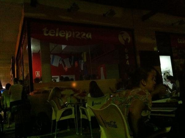 telepizzaplaya's tweet photo. @laroiglesias88 perdonar...que las instalaciones de luz de la zona tengamos cortes no tiene precio(y no por impagos) http://t.co/P8L2gJtWhJ