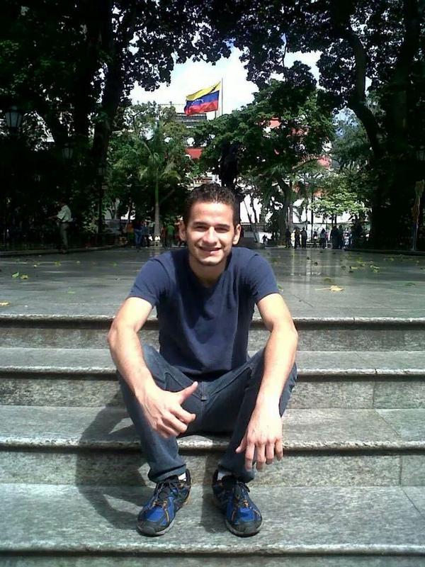 anabonive's tweet photo. Mi hijo douglas quien
sta dtnido hac 90 dias en el sebin,su audiencia a sido diferida pero noc difund la informacion. http://t.co/u9XQbk5jBz