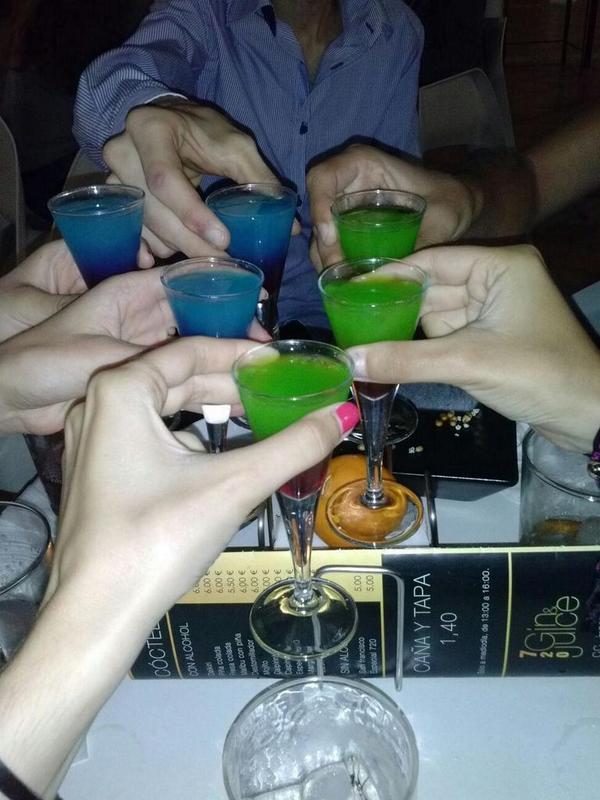 Abi1992F's tweet photo. De chupitadas x la playa!!! http://t.co/9Qbb67uEQI