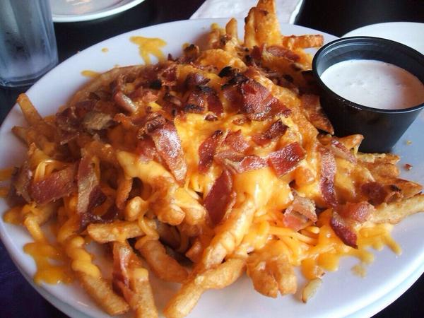 Etis_Mbem's tweet photo. "@FoodPornsx: Bacon, Cheese Fries😋 ' http://t.co/owsk0ebx4D"