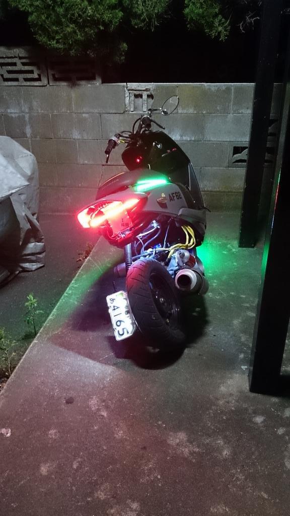 バイク好きのたまり場 フォロー様の車種af62dioです 自慢の改造点 自家塗装 Led メットイン内部100vアンプ ナイトライダーledテール 30cmロンホイ その他 ワンオフ多数 かっこいいと思ったらrt Http T Co Clwncjwdb2