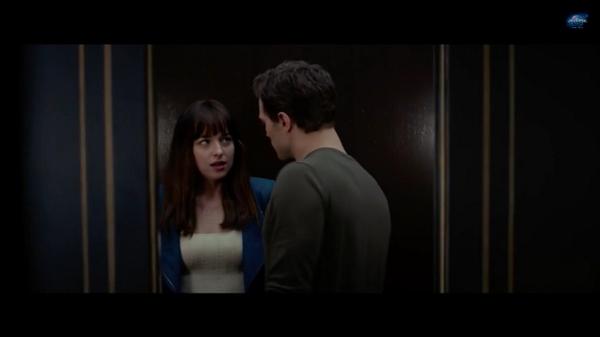 50 оттенков лифт. кристиан целует анастейшу. комната анастейши стил. 50 оттенков серого анастейша в лифте. 50 оттенков серого кристиан и анастейша у лифта.