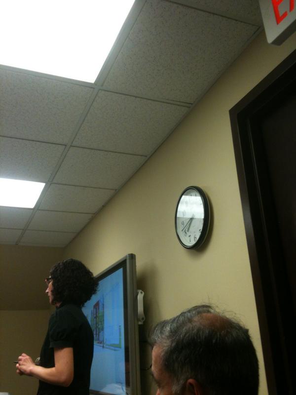Journal_Monica's tweet photo. Time has literally stopped at #somerville design review (broken clock) http://t.co/W18W2rBKEA