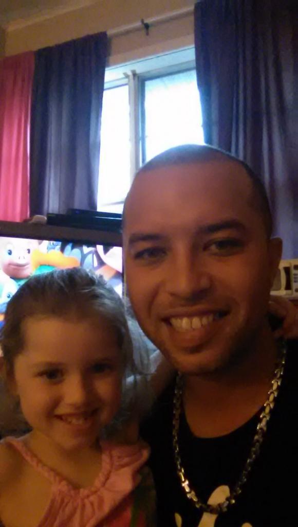 bradysboy's tweet photo. #MySimplePleasure spending time watching cartoons *in my daughters room* OFCOARSE! http://t.co/CxtaoWn5Cm