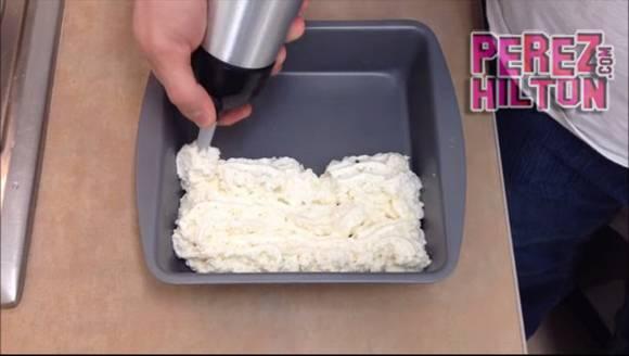 NicolleTonasket's tweet photo. Genius! RT @PerezHilton: RT Ditch Your Easy Bake! 2 Harvard Students  Invented Cake In A Can http://t.co/RSiubh9zPV http://t.co/nI5VRczwM8