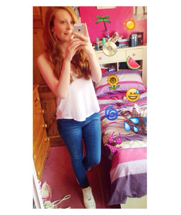 Hi old/new mutuals, my names Beth and I like 5sos, McDonalds, Dance Moms and you🌴🍉☀️

  ~阳性~
{positivity}