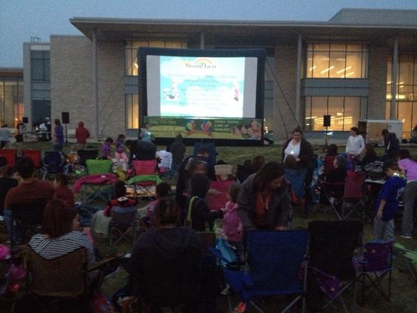 dougwhite19's tweet photo. Huge turnout for Bradford Outdoor Movie Night!  Perfect weather to spend watching The Croods. http://t.co/pkTGWpwFL0