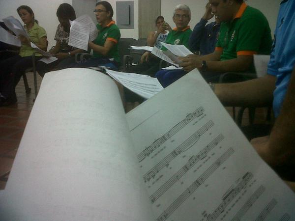 ImpromptuEV's tweet photo. Enriquecedor el primer día del Taller-Montaje de "Madrigales Venezolanos" con el Lic Federico Diaz.mañana seguimos. http://t.co/vCseUyqA2K