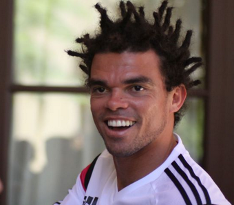 Twitter 上的MailOnline Sport："Pepe shows off his new Coolio-inspired calamity  haircut on his return to Real Madrid http://t.co/WlJDMkZYG1  http://t.co/bb810zvE8O" / Twitter