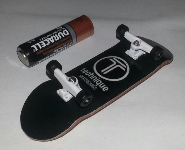 Technique_Skate's tweet photo. Technique skateboards and deadend fingerboards made a collab fingerboard, check it out! http://t.co/n8e1OvaAcZ