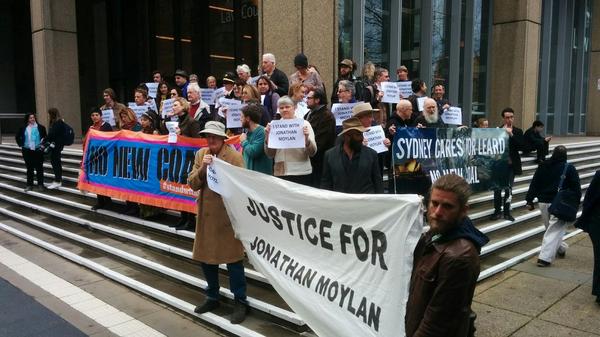 leerhiannon's tweet photo. Jono Moylan being sentenced soon. Good crowd here to #standwithjono and the #leardblockade. Activism is not a crime. http://t.co/bVWUBLVwcU