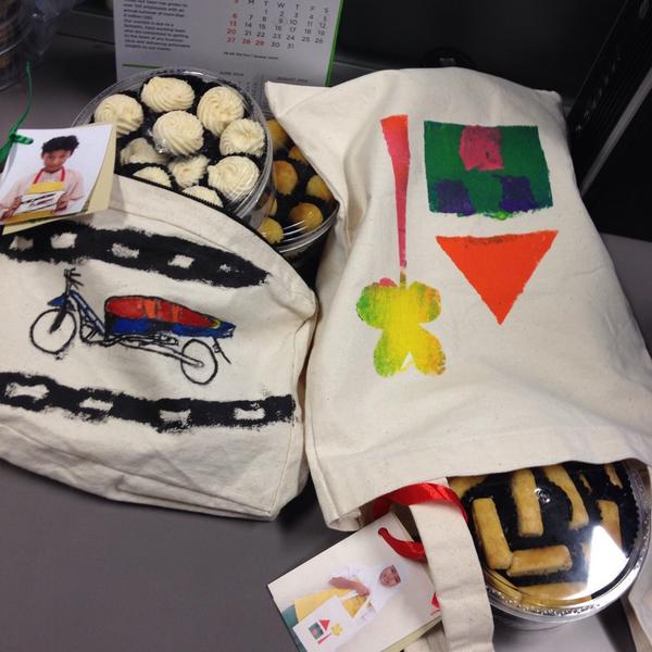 Pouch dan tas <a href="/GeberRamadhan/">#MariBerkarya</a> langsung dipakai buat tas hantaran kue lebaran. Thank you!